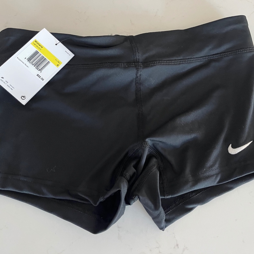 New with tags juniors women’s small Nike pro short